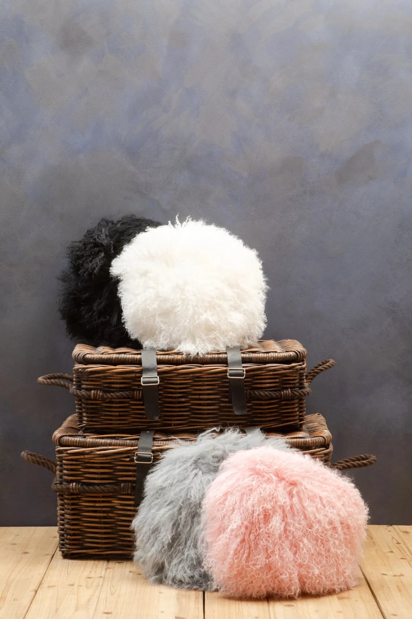 Bosie Real Mongolian Fur Black Round Cushion - Decorative, photo 5 of 8