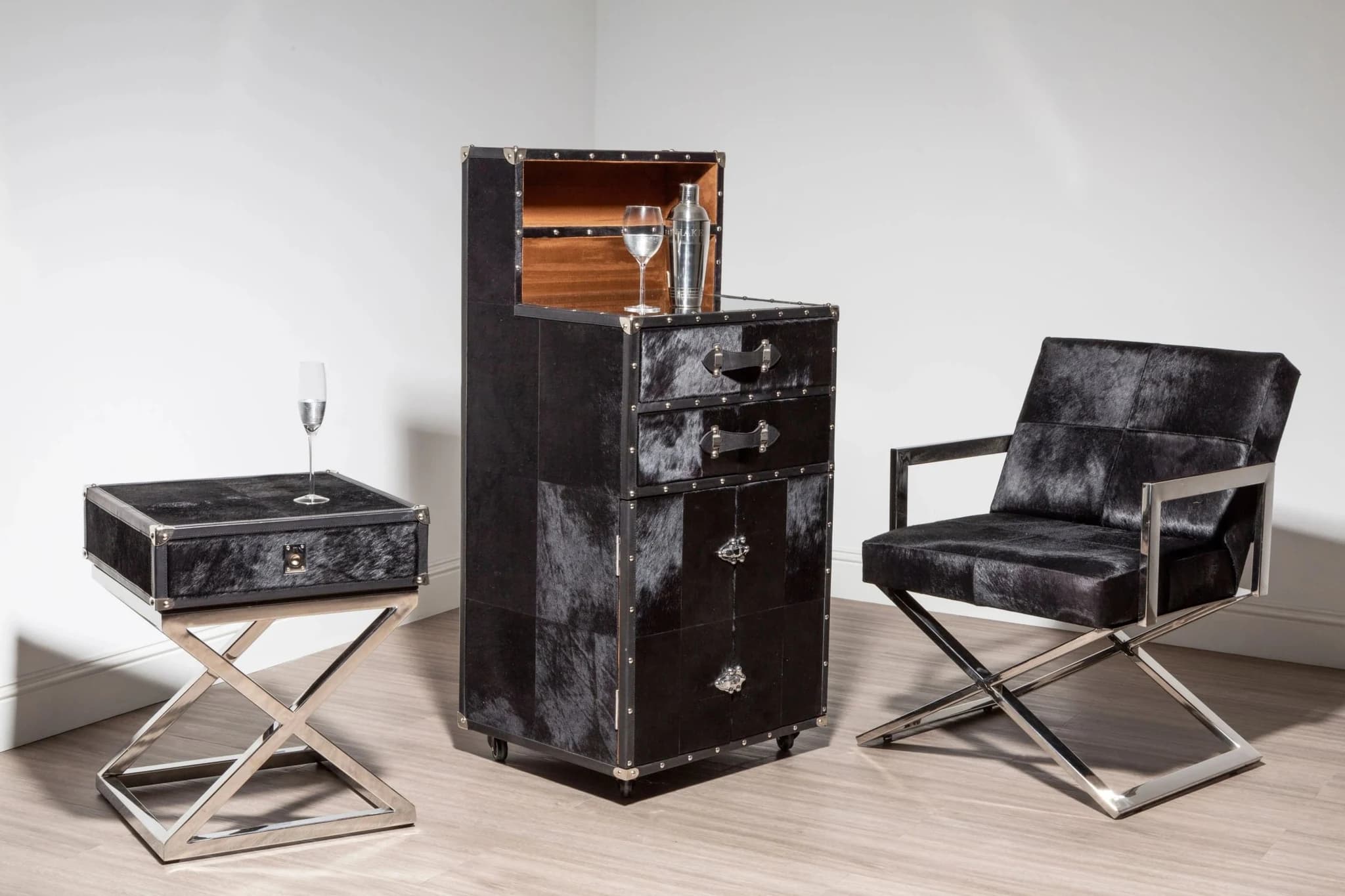 Kensington Townhouse Hair On Leather Drinks Cabinet - Furniture, photo 3 of 3