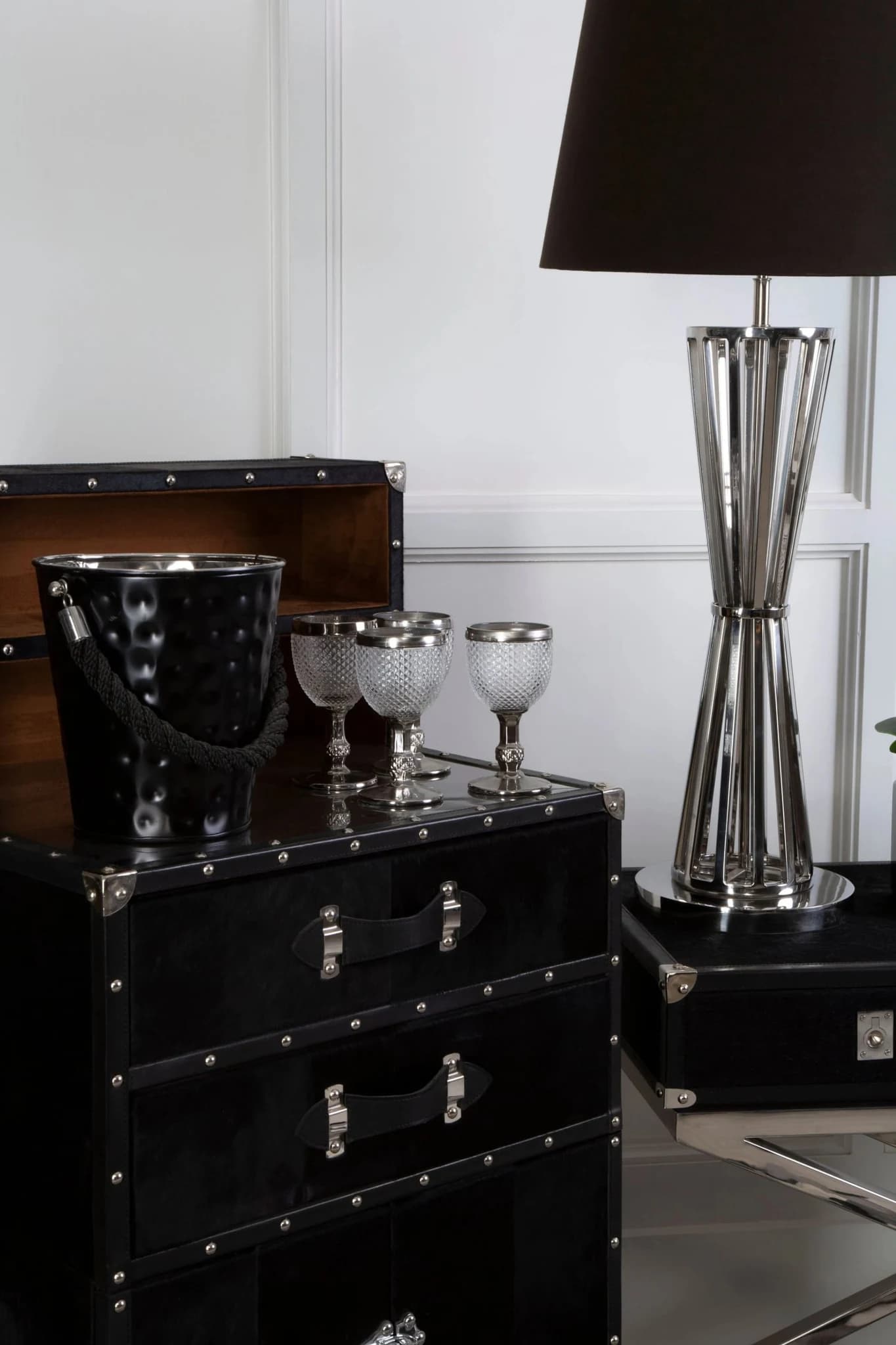 Kensington Townhouse Hair On Leather Drinks Cabinet - Furniture, photo 2 of 3