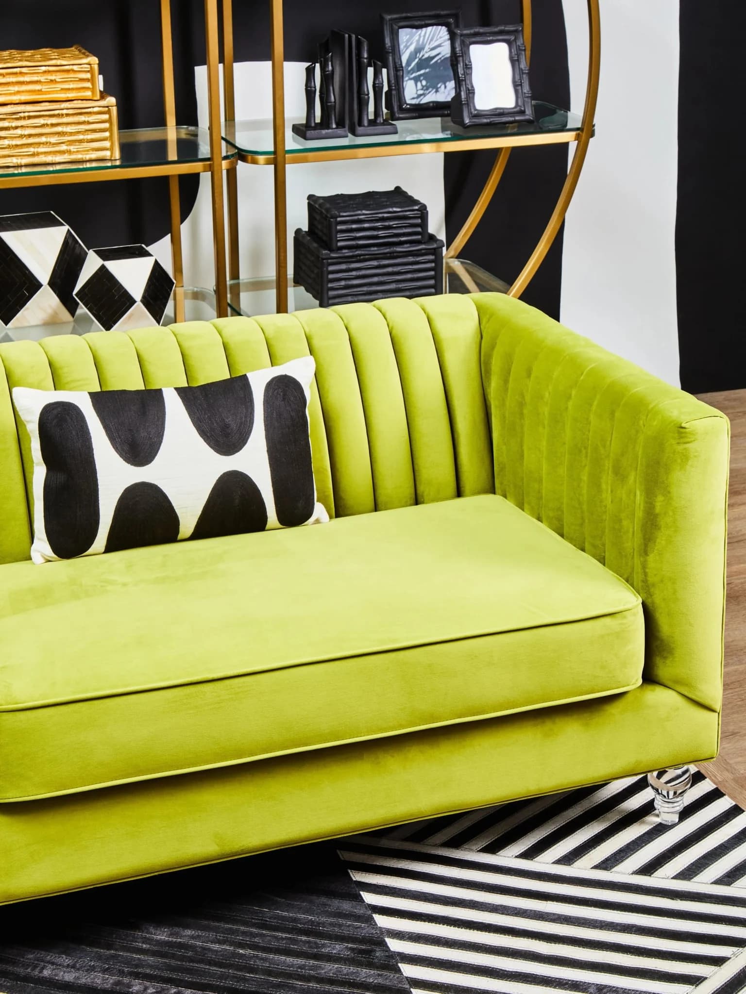 Brasa 3 Seat Green Velvet Sofa - Seating, photo 4 of 5