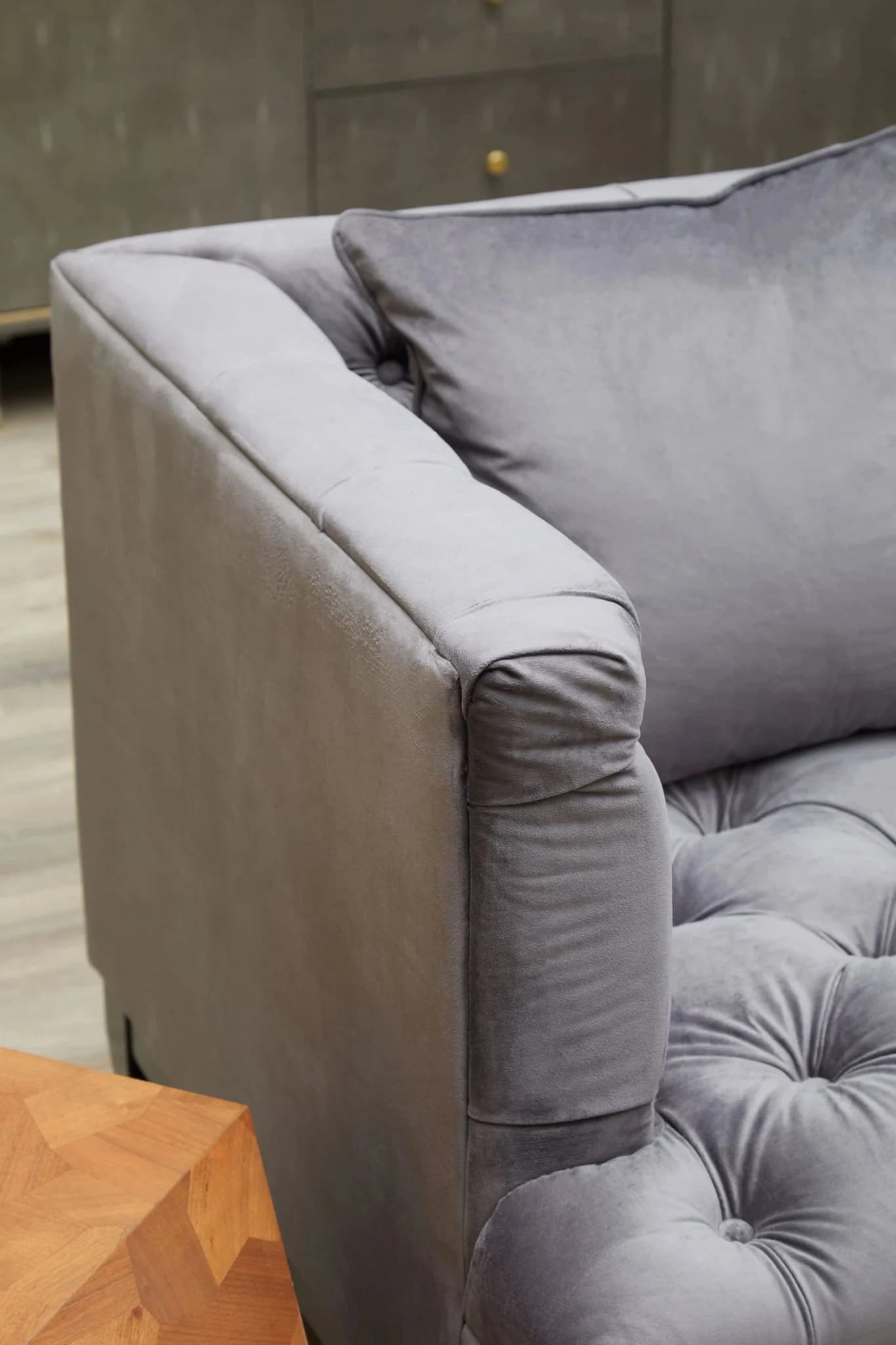 Sefira Grey Fabric Modern Chesterfield 3 Seat Sofa - Seating, photo 4 of 8