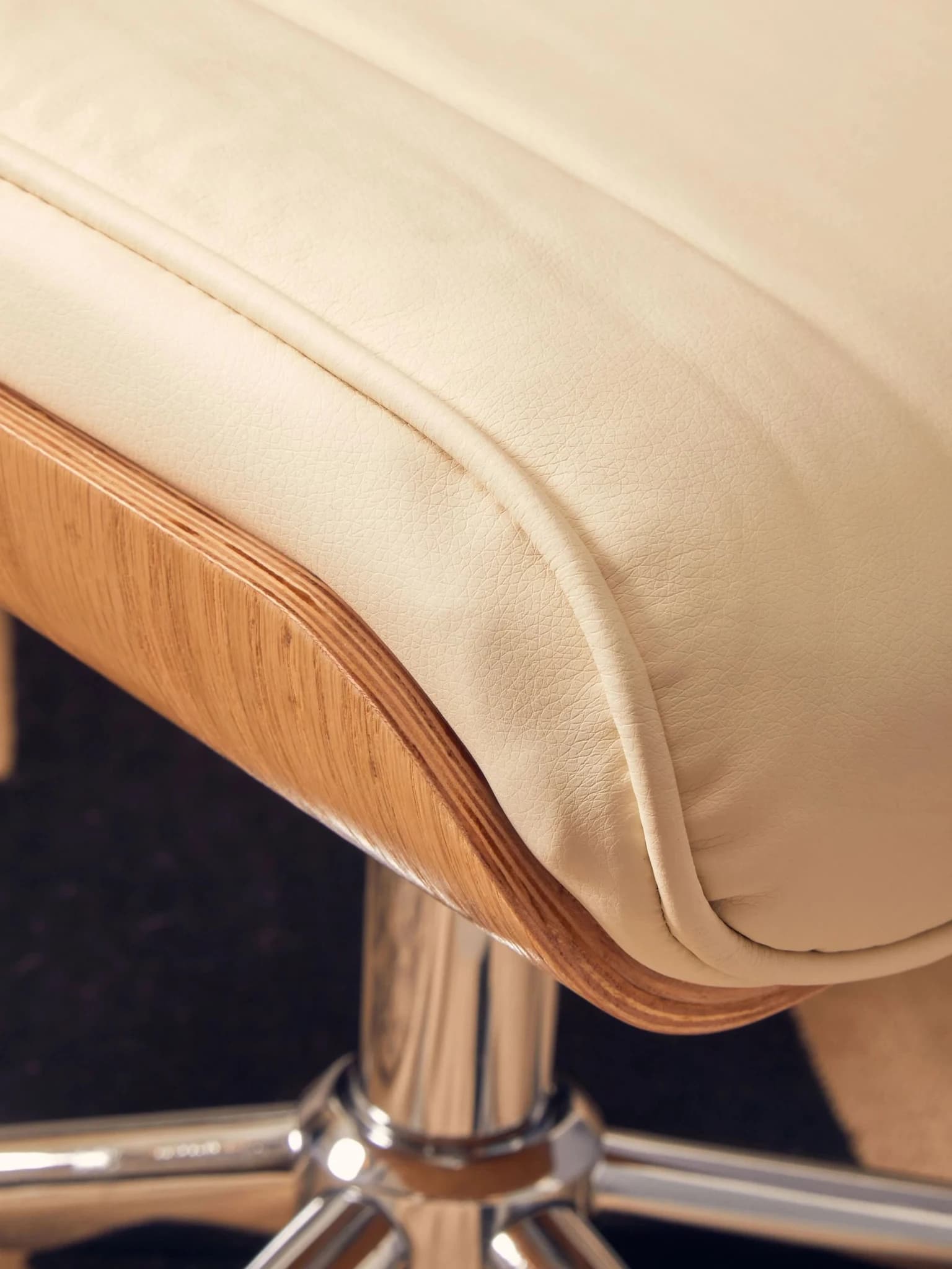 Warrington Ivory Leather Effect Recliner And Footstool - Seating, photo 4 of 8