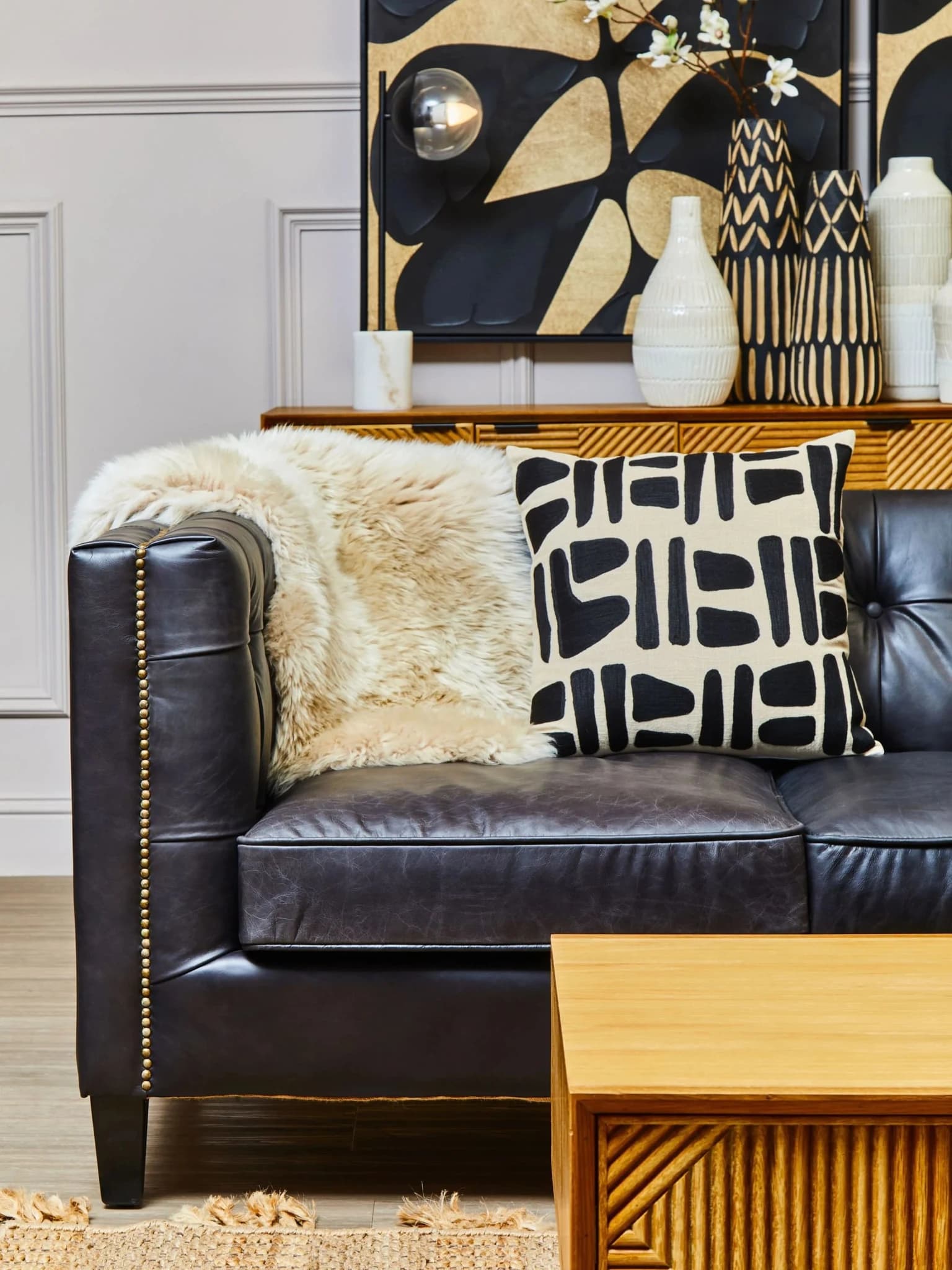 King Black Leather Three Seat Modern Chesterfield Sofa - Seating, photo 5 of 8