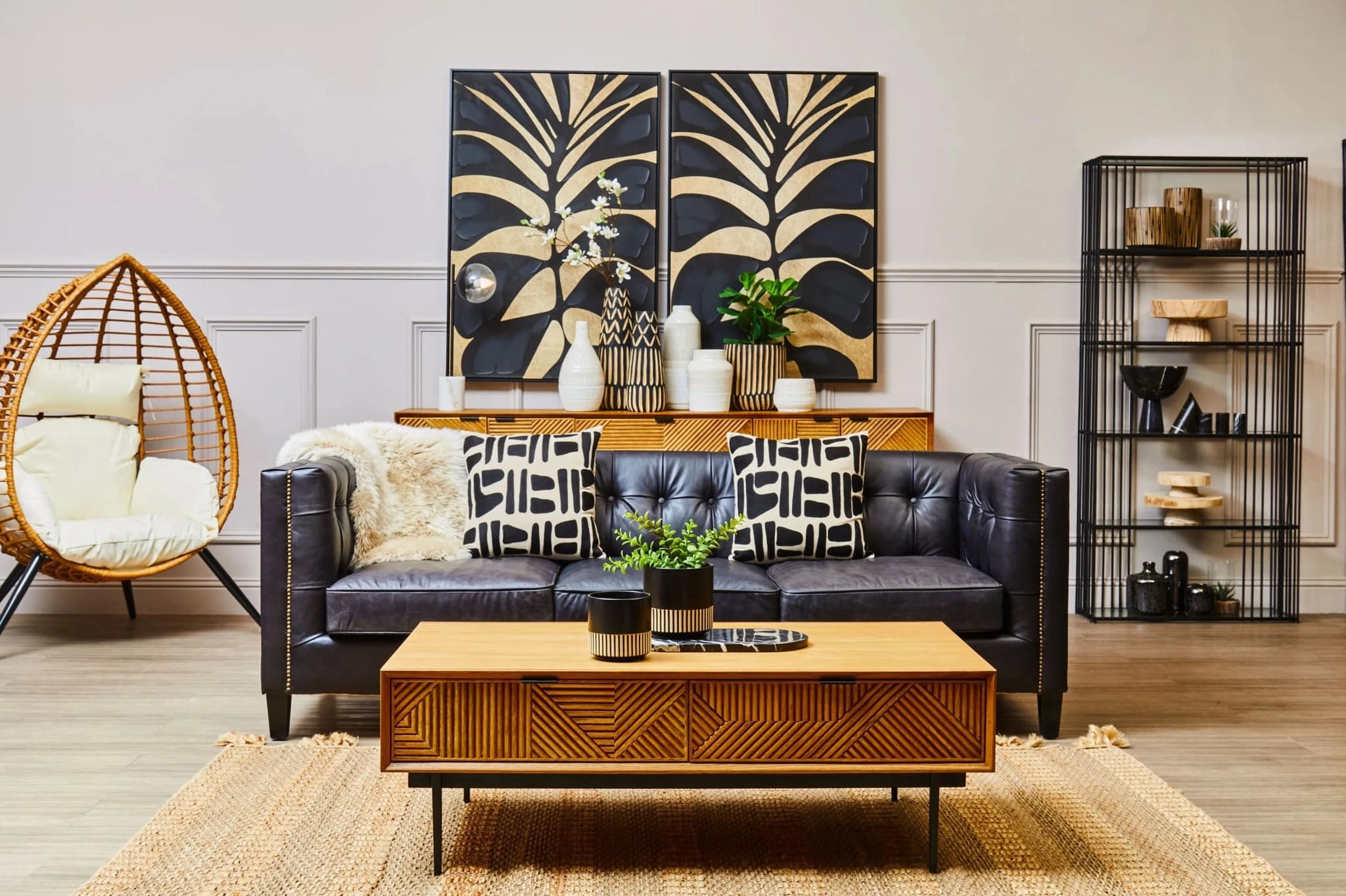King Black Leather Three Seat Modern Chesterfield Sofa - Seating, photo 2 of 8