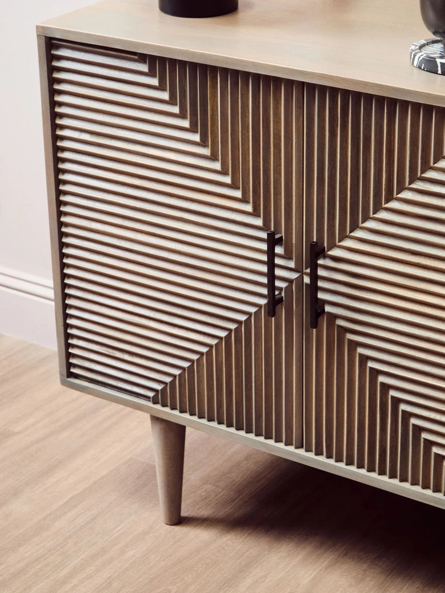 Satna Two Door Greywash Carved Mango Wood Sideboard - Bookcases & shelving, photo 4 of 8