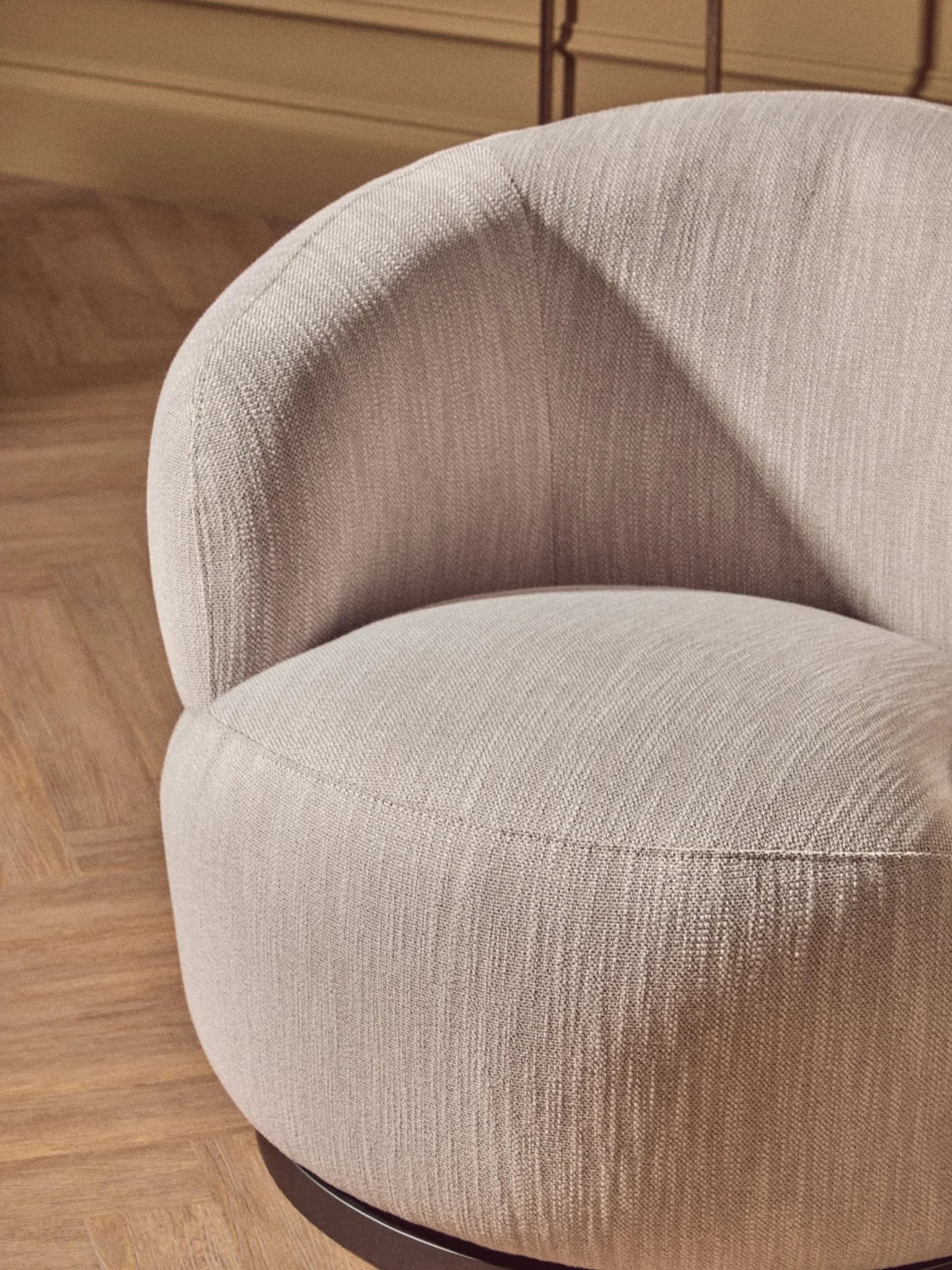 Bordo Textured Grey Curved Swivel Chair - Seating, photo 3 of 8