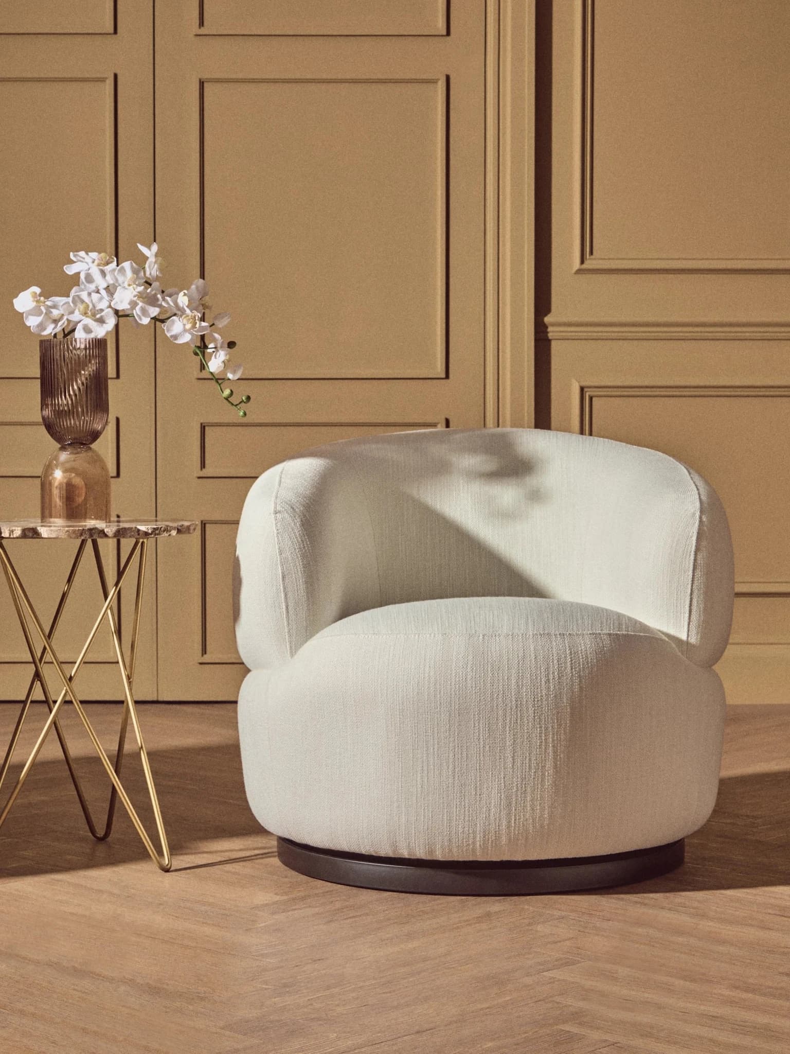 Bordo Textured Cream Curved Swivel Chair - Seating, photo 5 of 8
