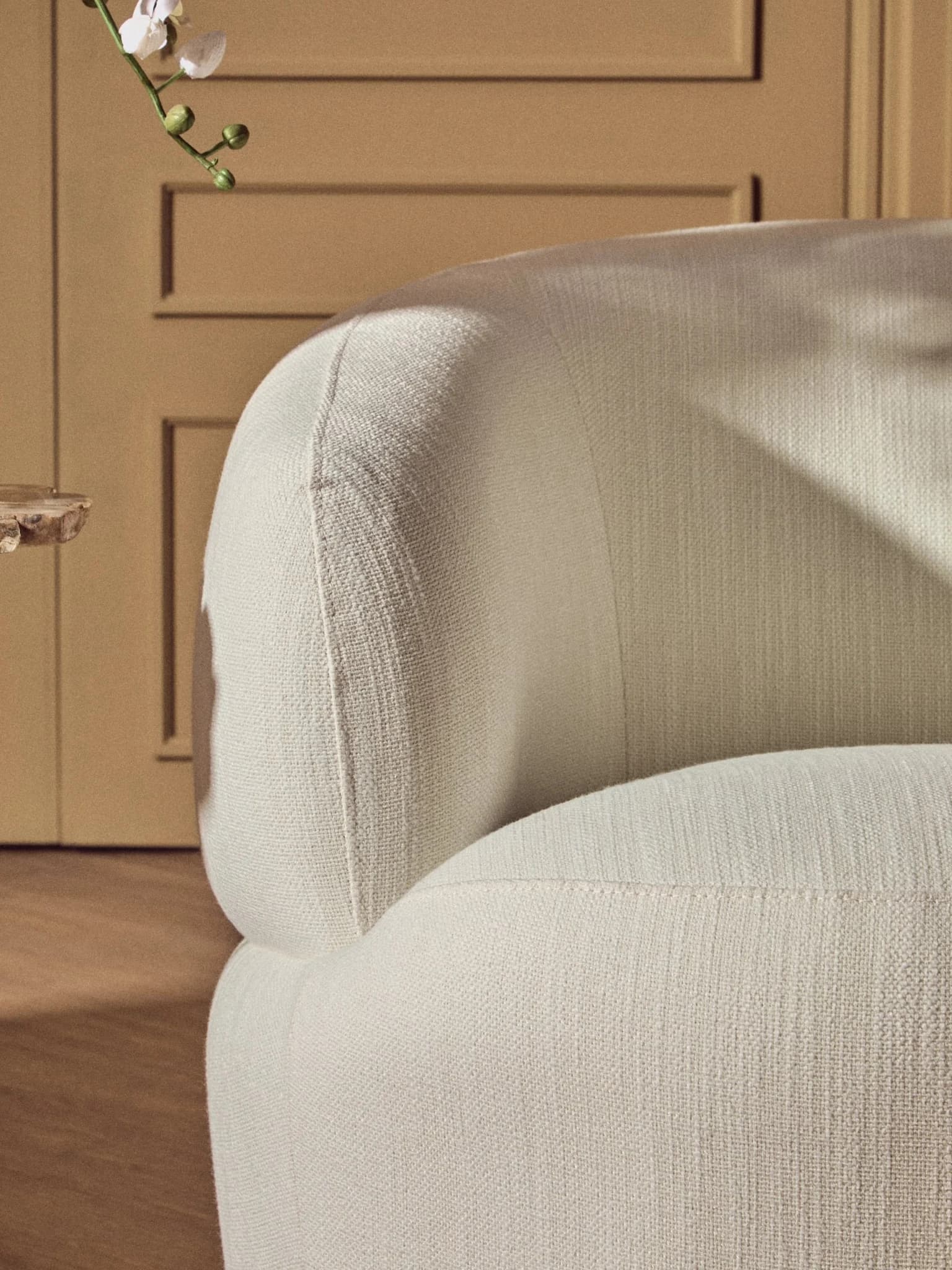 Bordo Textured Cream Curved Swivel Chair - Seating, photo 4 of 8