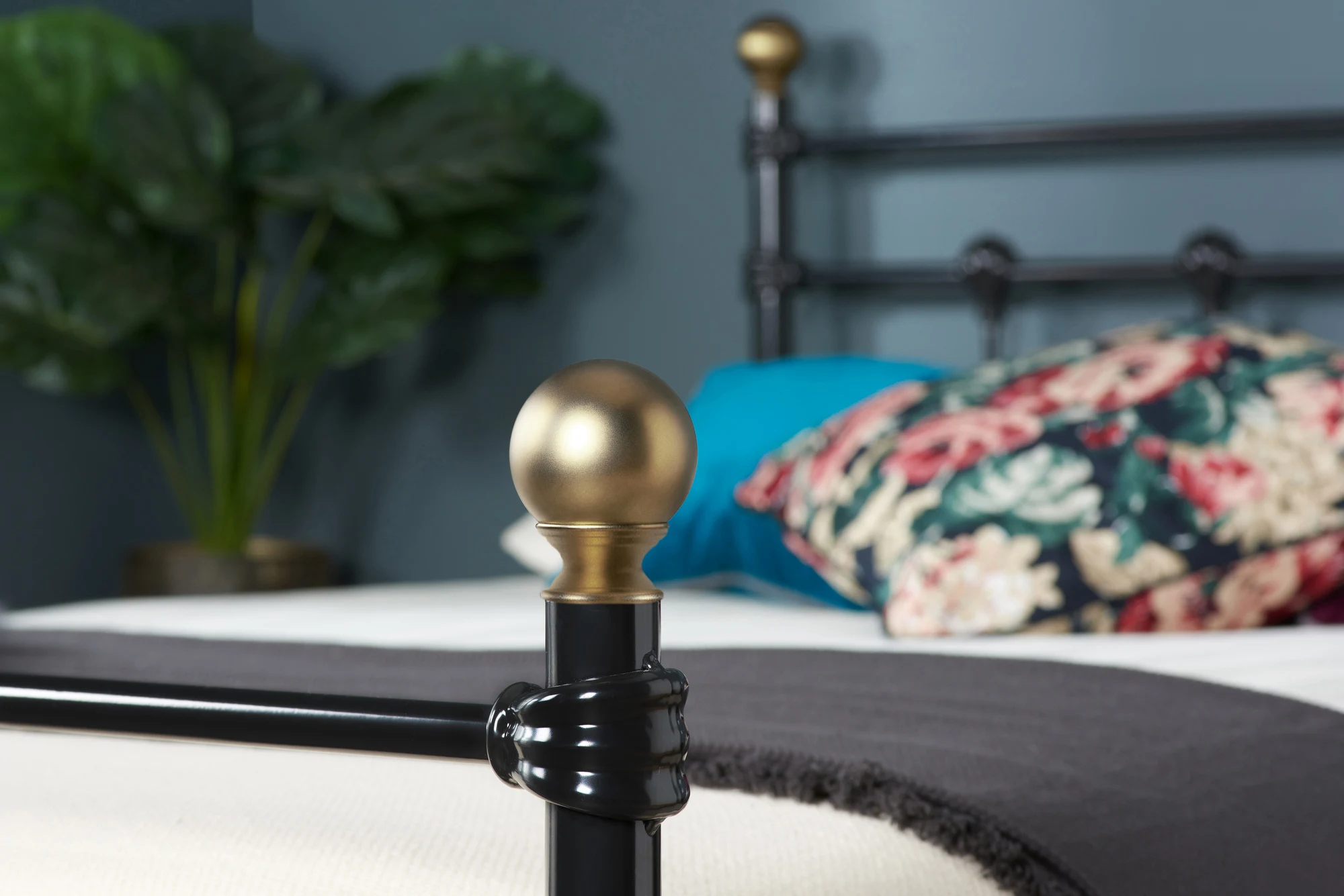 135cm Atlas Bed Black - Beds & bed frames, photo 7 of 10
