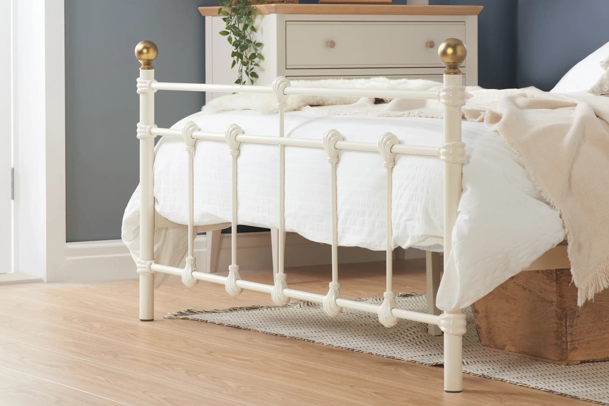 135cm Atlas Bed Cream - Beds & bed frames, photo 7 of 10