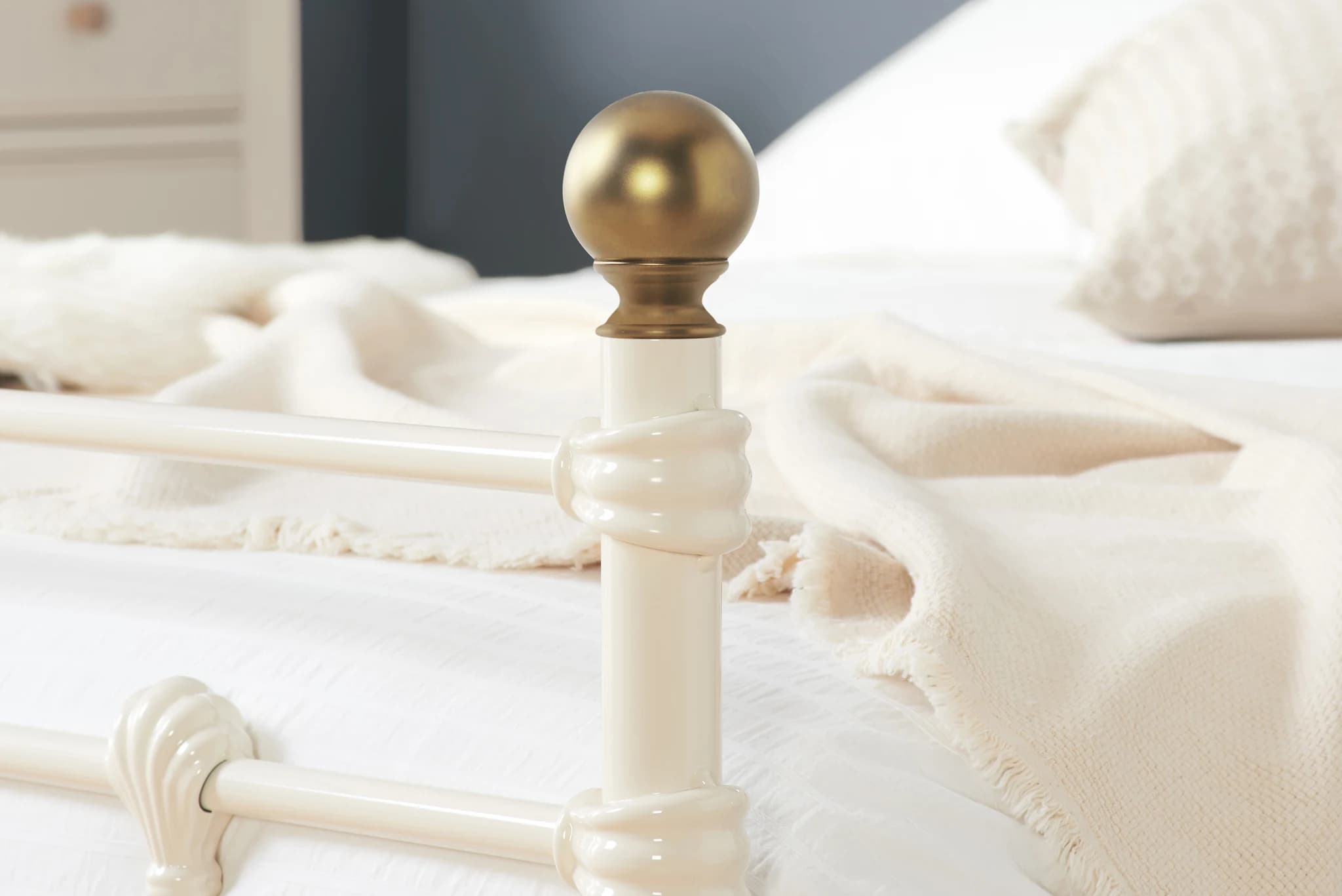135cm Atlas Bed Cream - Beds & bed frames, photo 8 of 10