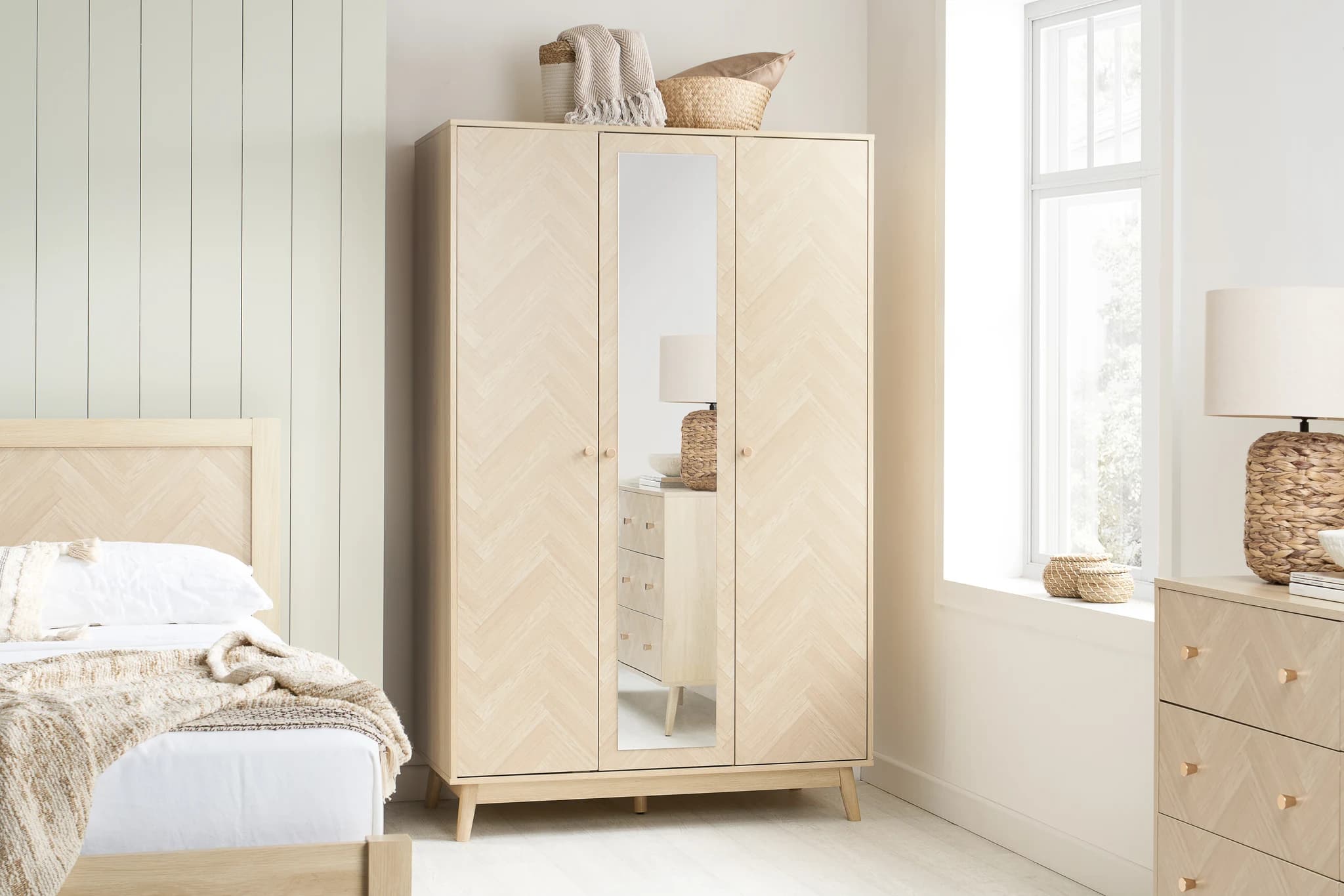 Herringford 3 Door Wardrobe With Mirror - Wardrobes, photo 2 of 10