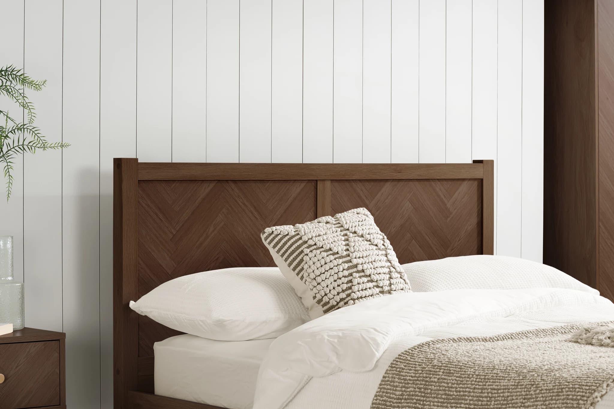 Herringford King Bed - Beds & bed frames, photo 10 of 10