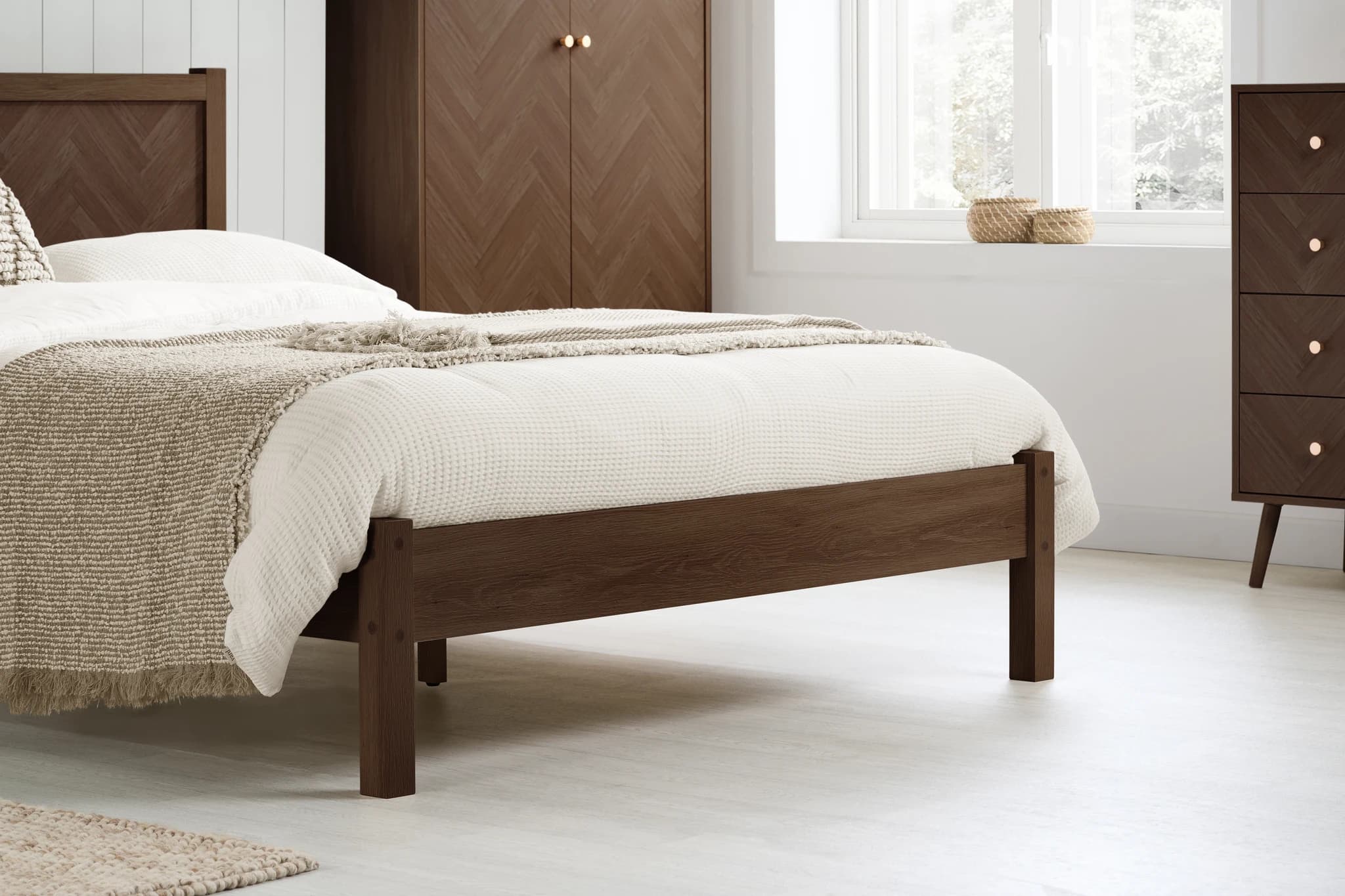 Herringford King Bed - Beds & bed frames, photo 9 of 10