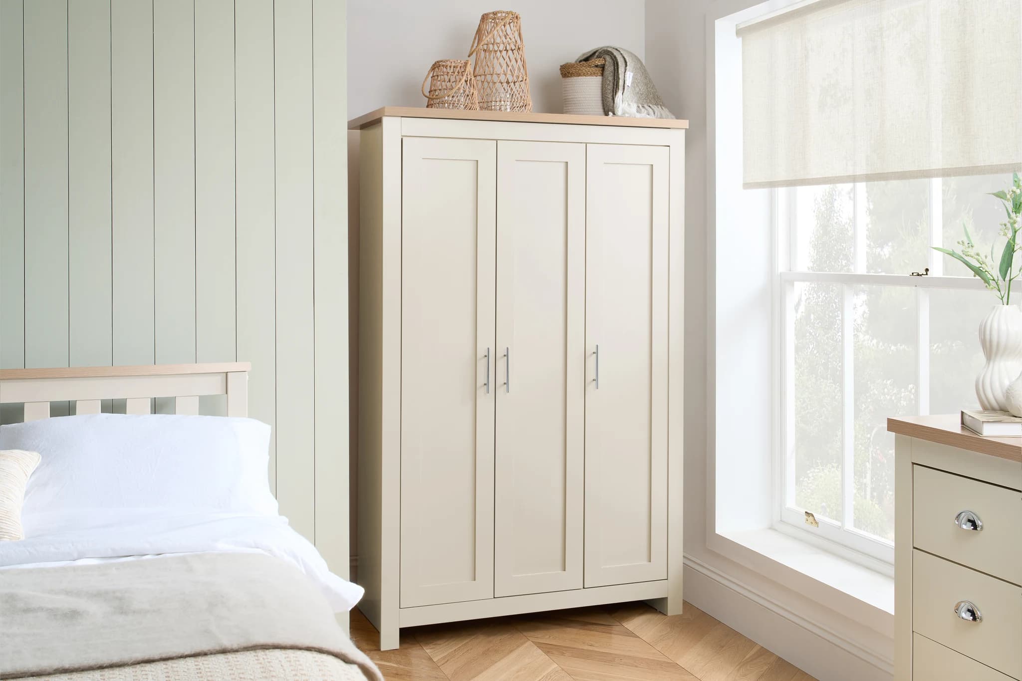 Highgate 3 Door Wardrobe - Wardrobes, photo 2 of 10
