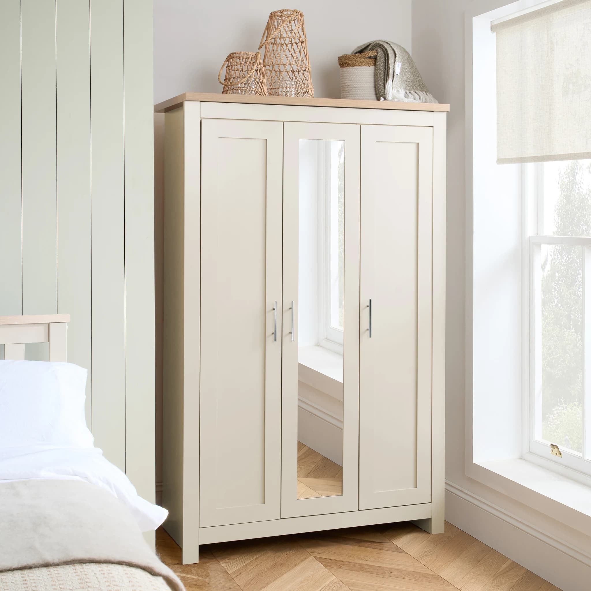 Highgate 3 Door Wardrobe With Mirror - Wardrobes, photo 8 of 10