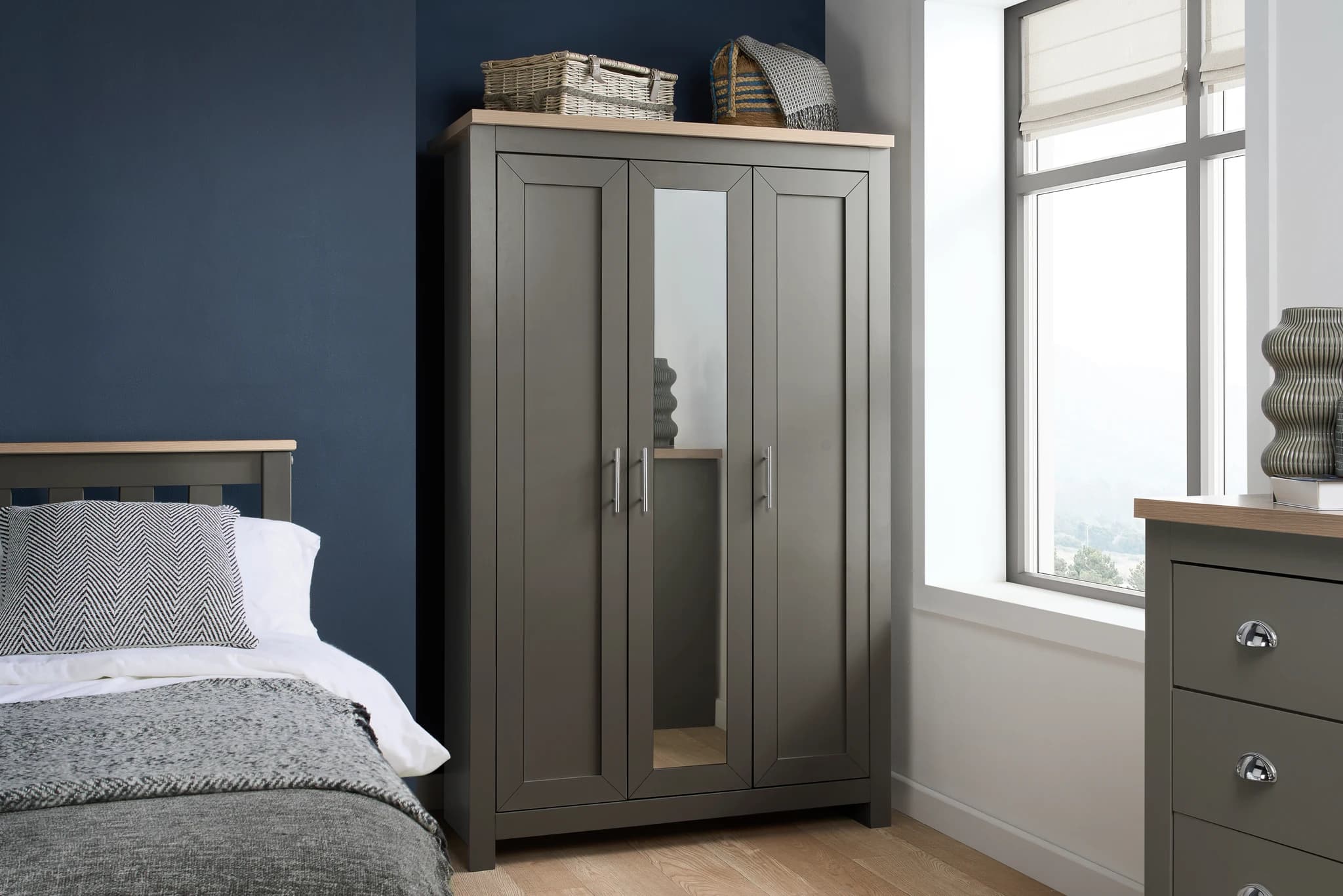 Highgate 3 Door Wardrobe With Mirror - Wardrobes, photo 2 of 10