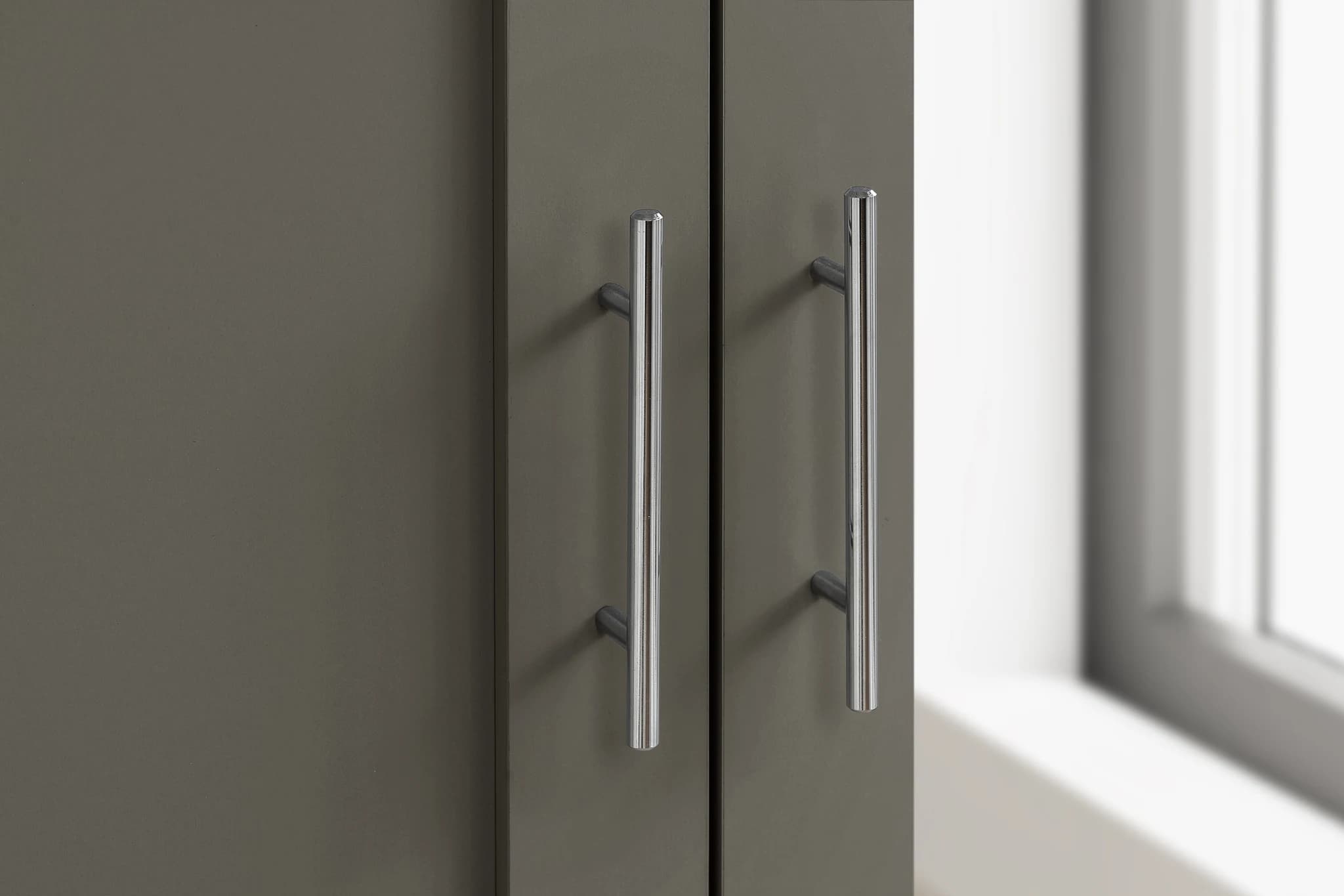 Highgate 3 Door Wardrobe With Mirror - Wardrobes, photo 7 of 10