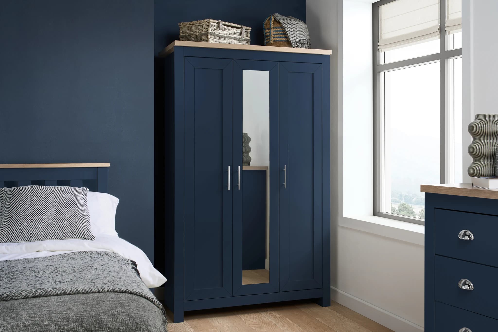 Highgate 3 Door Wardrobe With Mirror - Wardrobes, photo 2 of 10