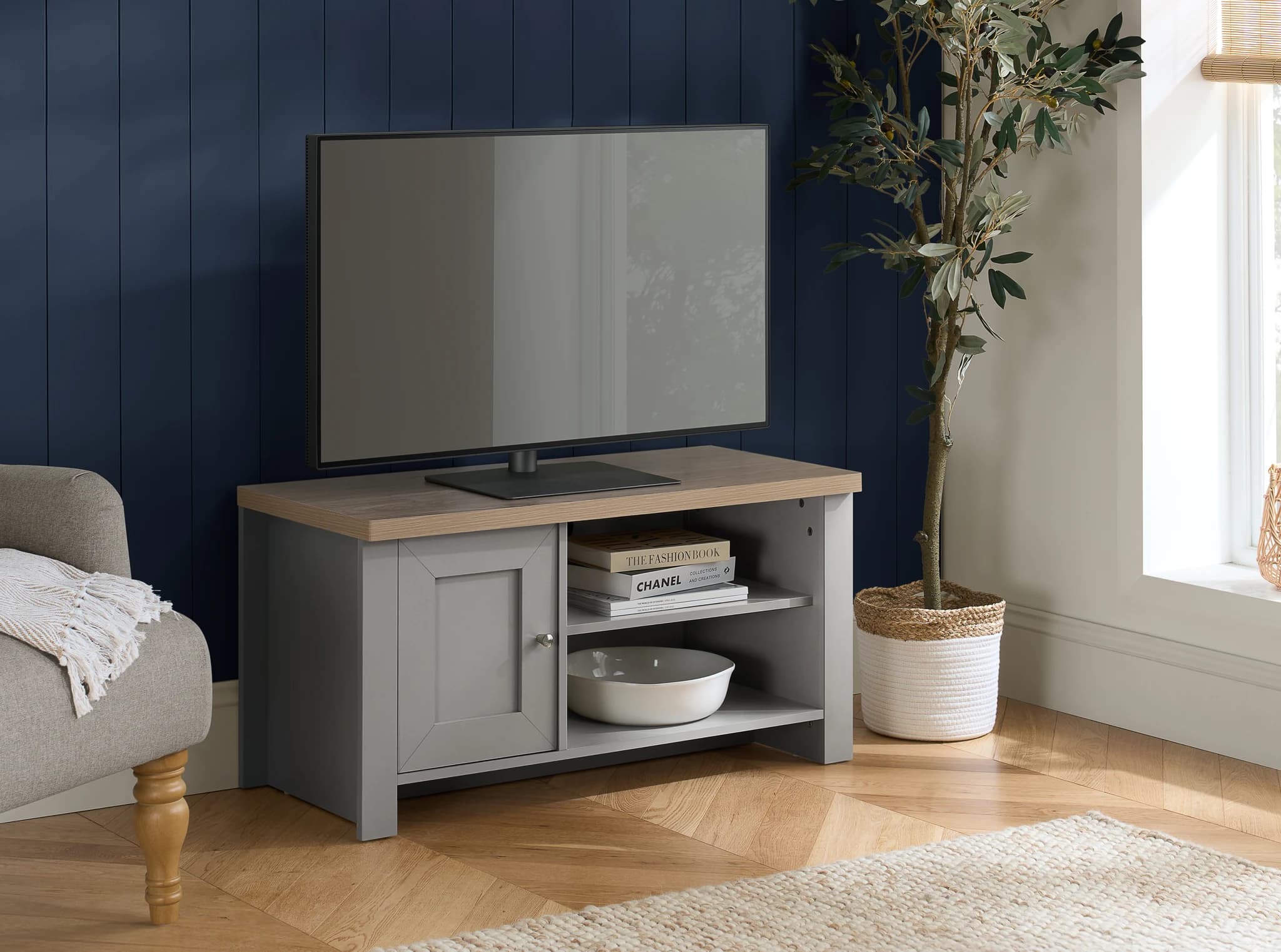 Highgate Small TV Unit - TV & media units, photo 2 of 10