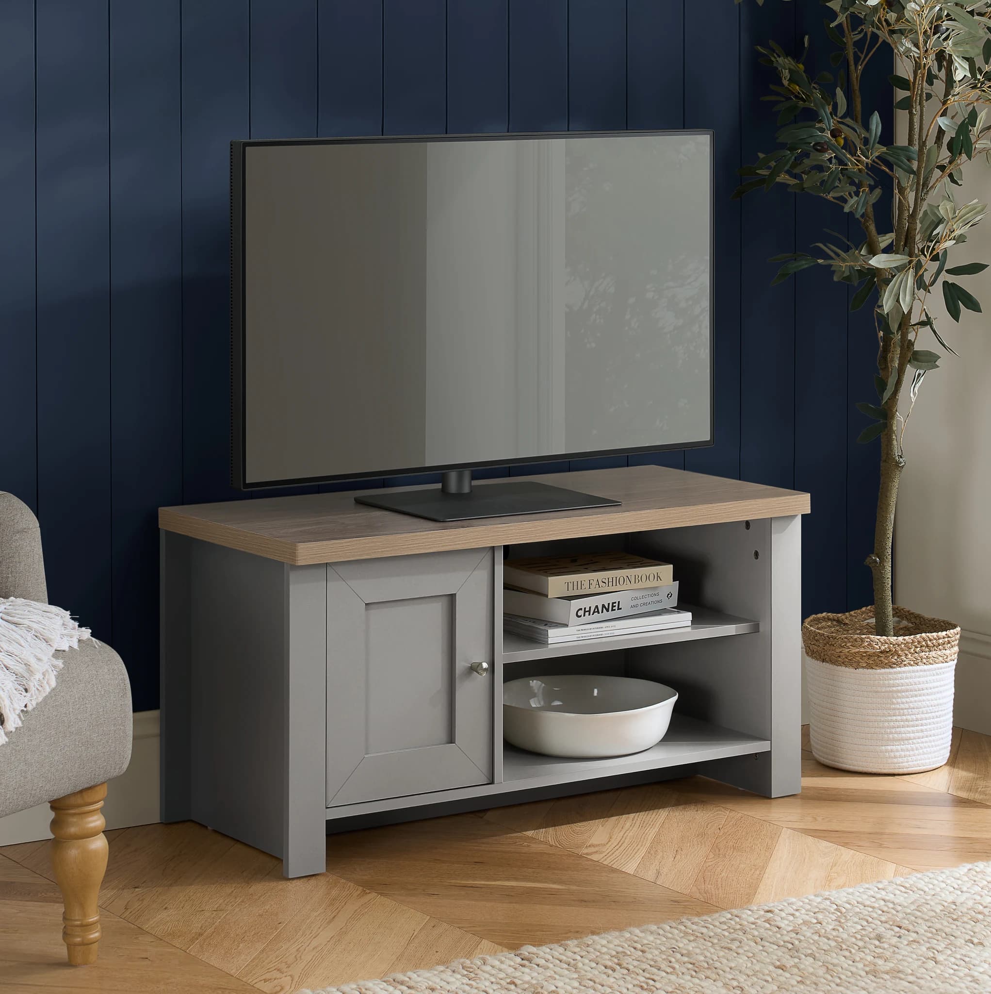 Highgate Small TV Unit - TV & media units, photo 9 of 10