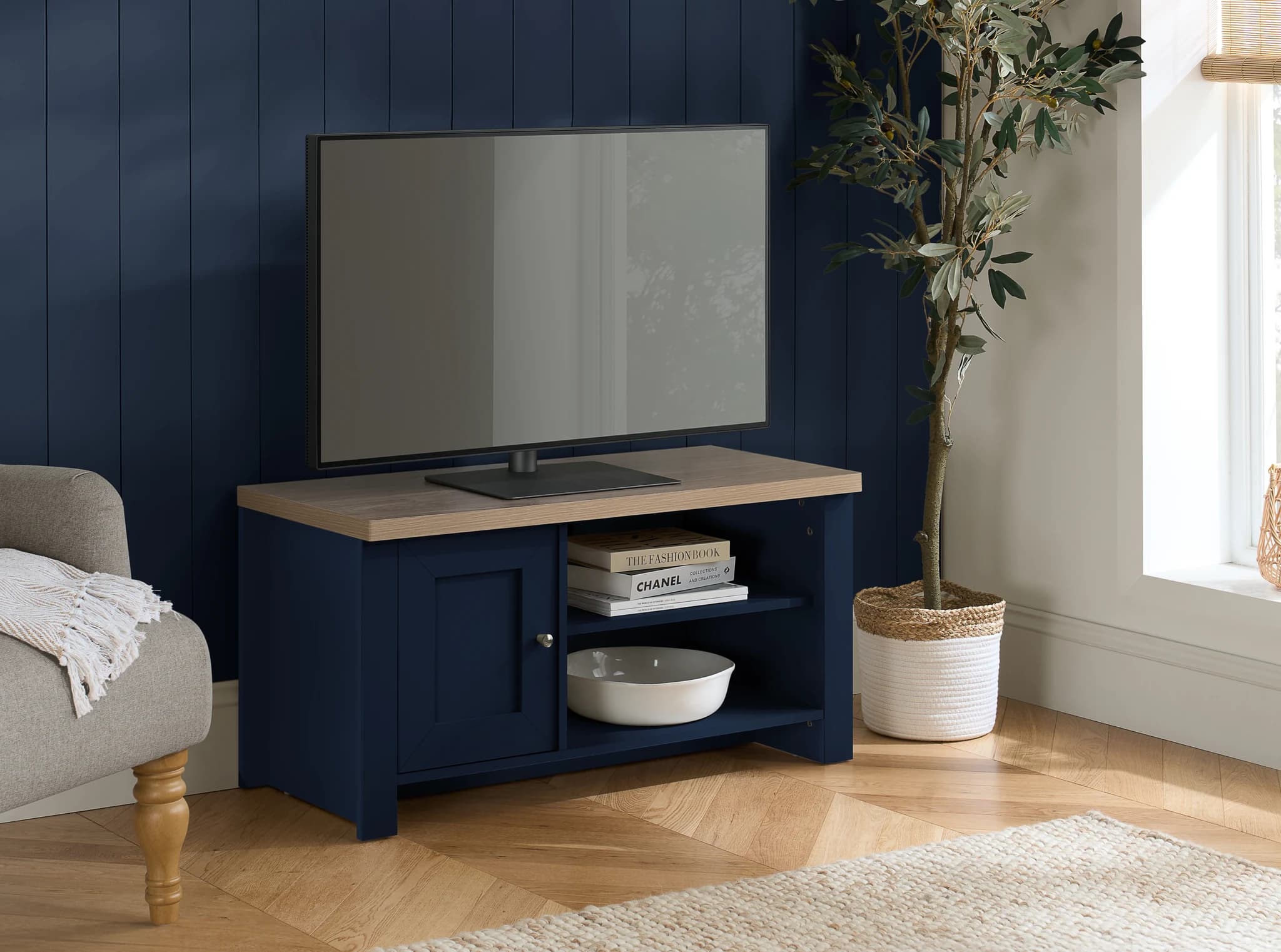 Highgate Small TV Unit - TV & media units, photo 2 of 9