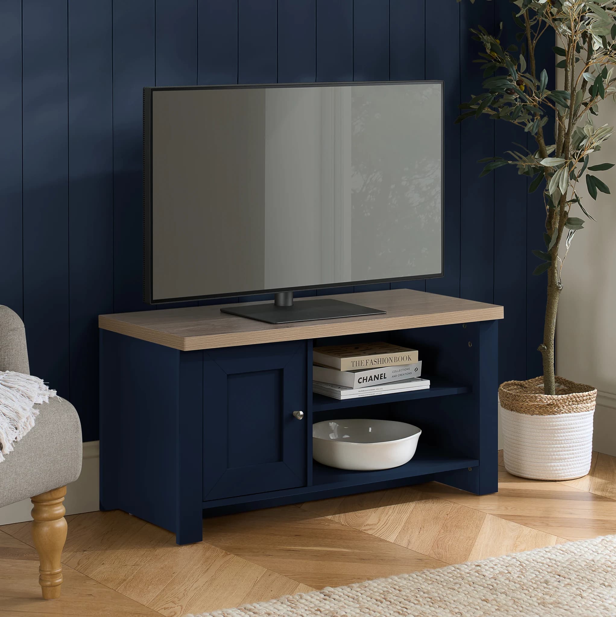 Highgate Small TV Unit - TV & media units, photo 8 of 9