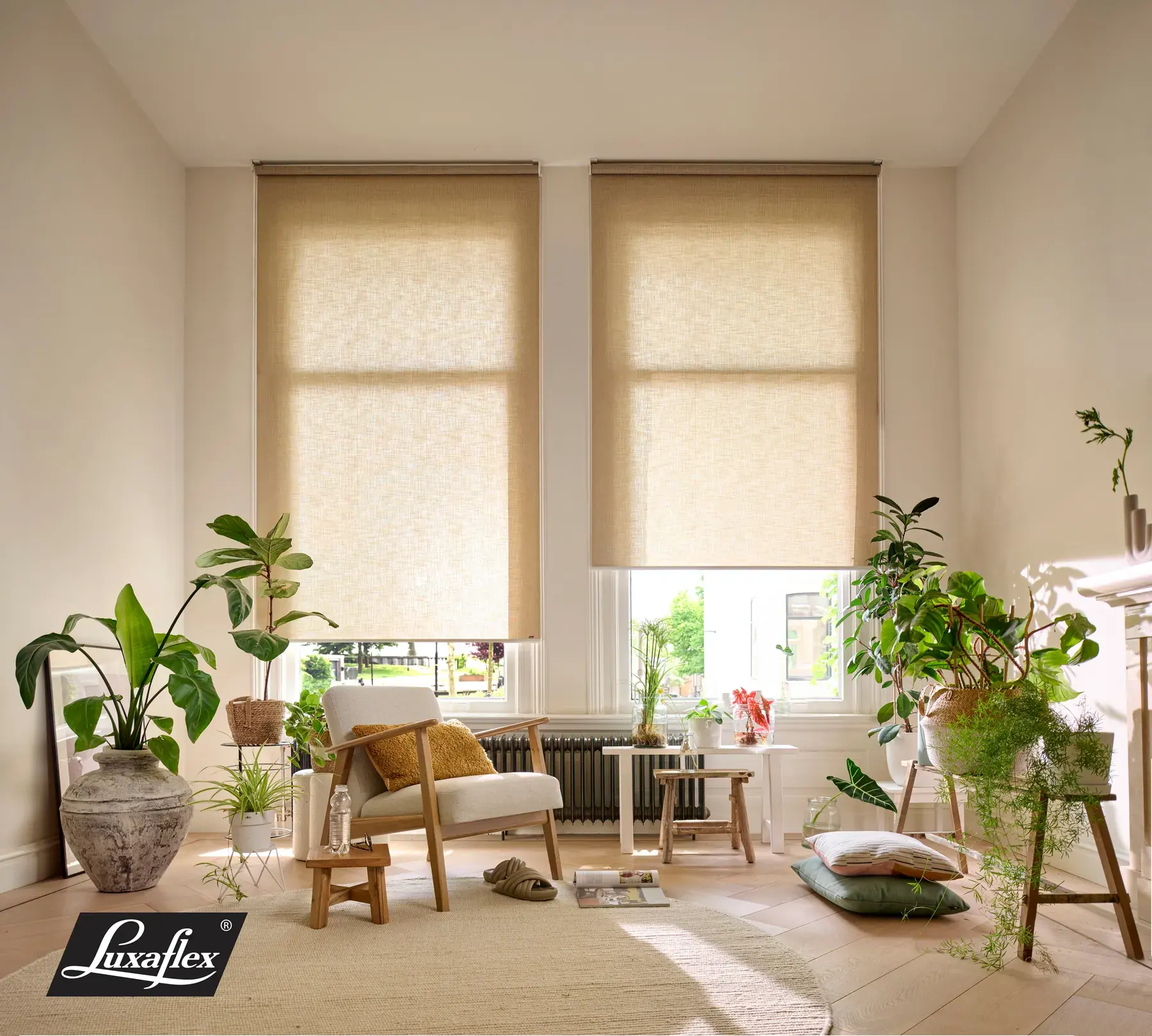 Roller sunscreen blinds in a living room
