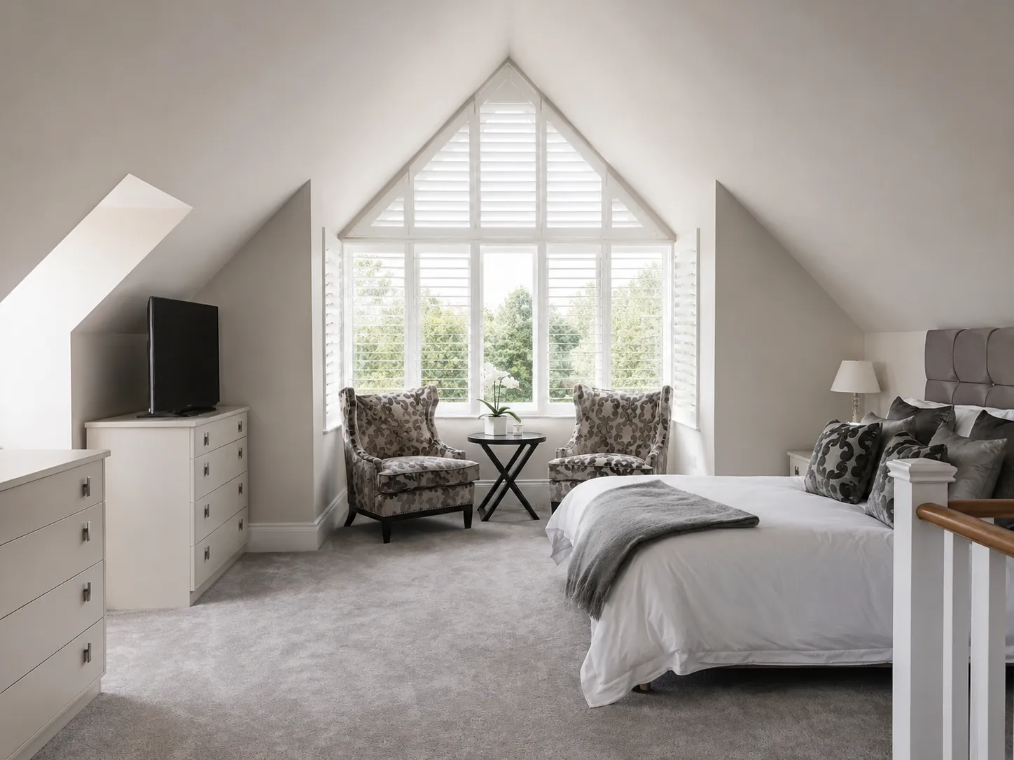 Soft, airy and calm living room design in Lymington