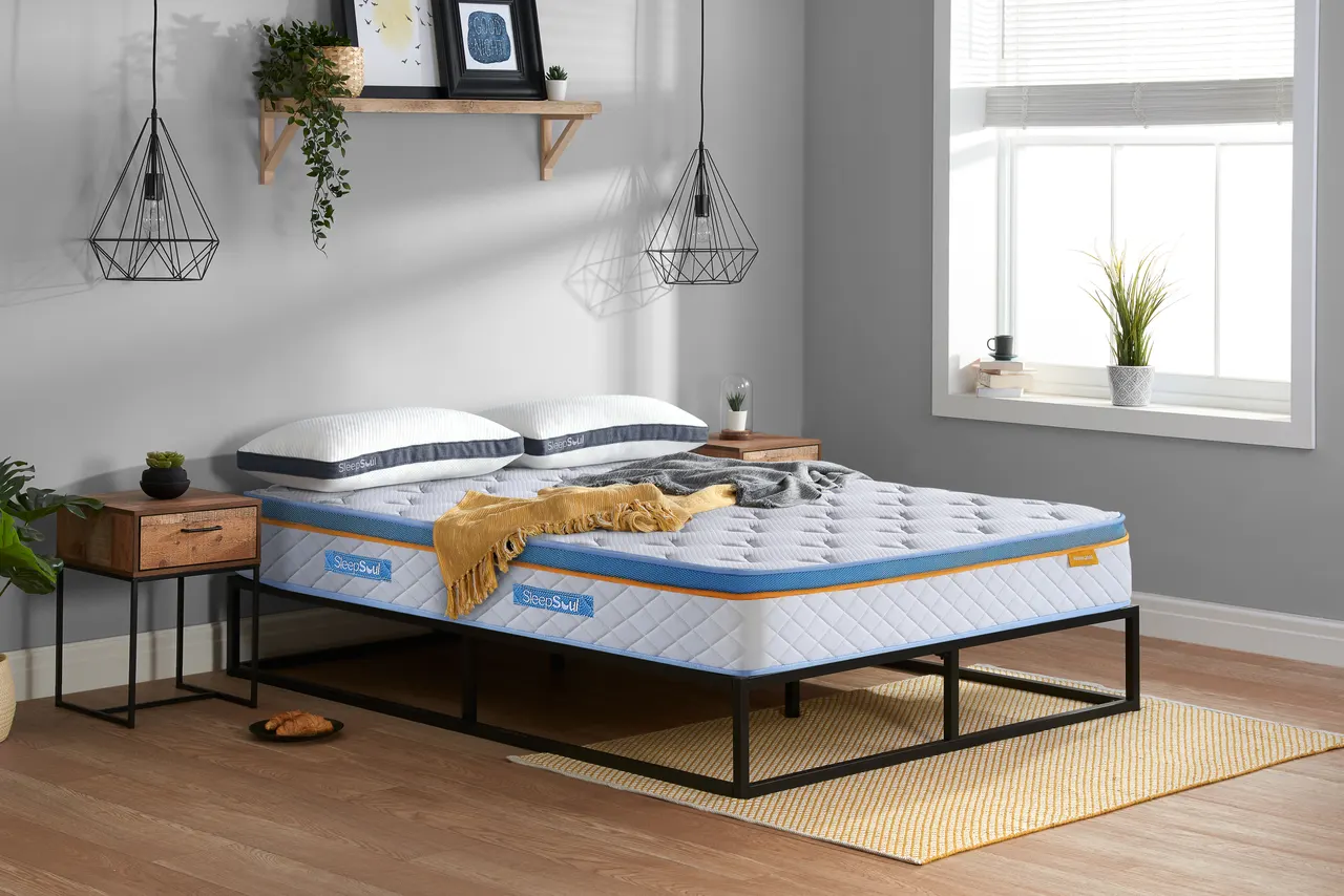 SleepSoul Heaven 2000: In a bedroom