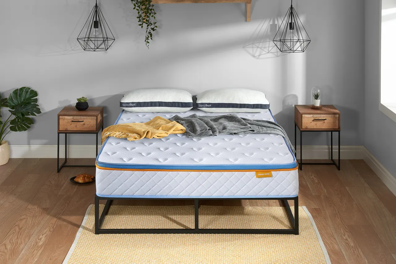 SleepSoul Heaven 2000: In a bedroom