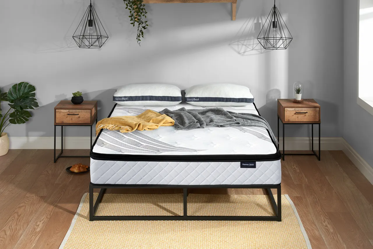 SleepSoul Heaven 3000: In a bedroom