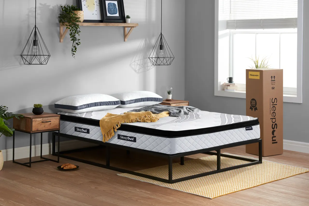 SleepSoul Heaven 3000: In a bedroom